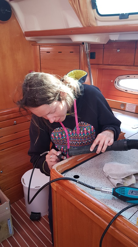 Jak się żyje na jachcie podczas pandemii wirusa na świecie - relacja z Chorwacji Życie w dzisiejszych czasach nie jest łatwe. A jak się żyje na morzu? Czy jest powód aby się o nas martwić? Spędzamy Święta Wielkanocne w izolacji na Led Zeppelin